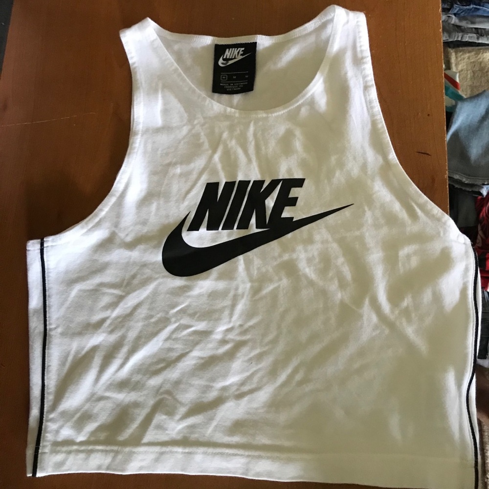 nike crop top
